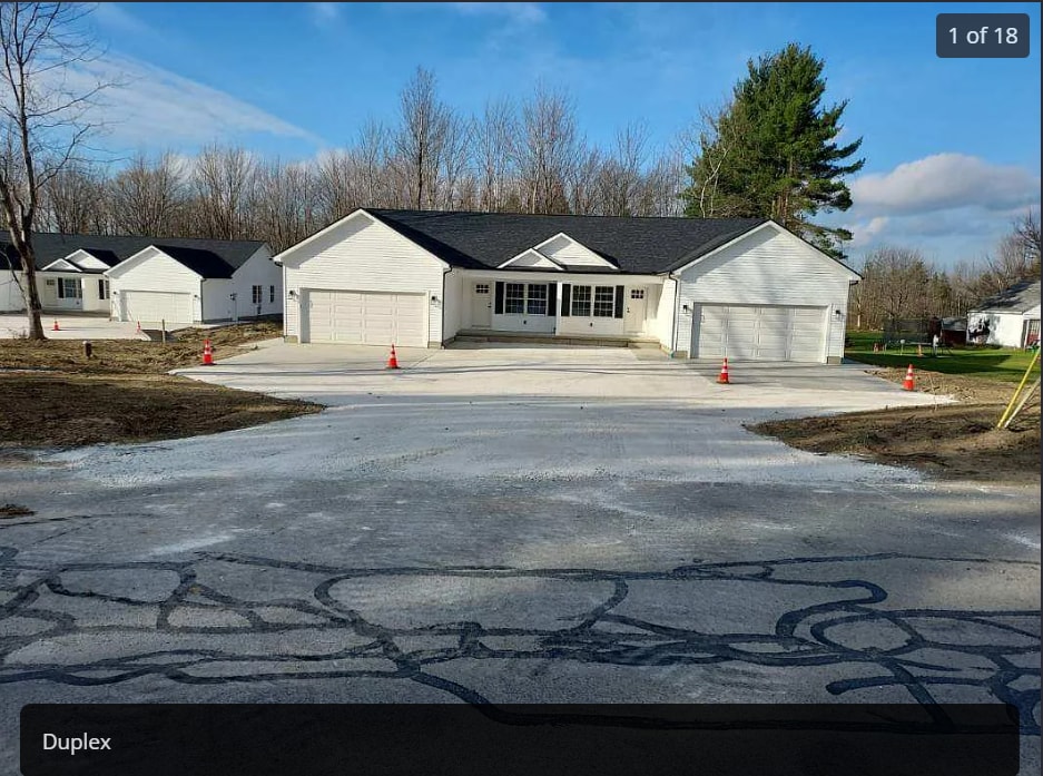 La unidad está en el lado izquierdo - 8195 Lake Pleasant Rd