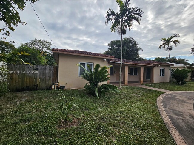 Foto del edificio - 1100 NE 115th St