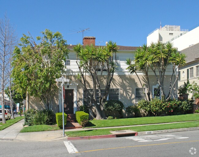 Foto del edificio - 9425 Charleville Blvd