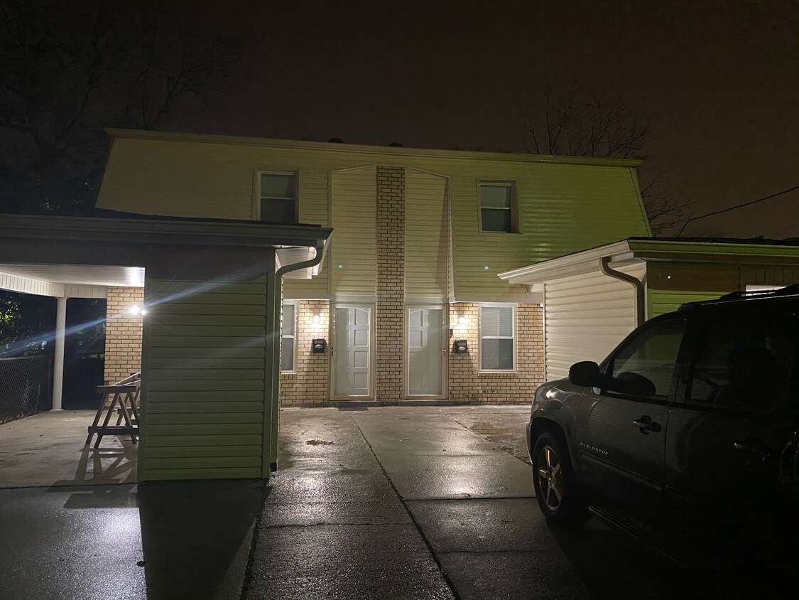 Primary Photo - 1214 West Dr