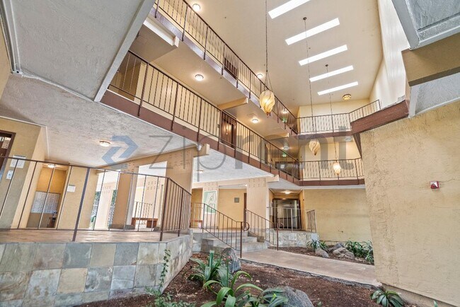 Foto del edificio - 1085 Murrieta Blvd