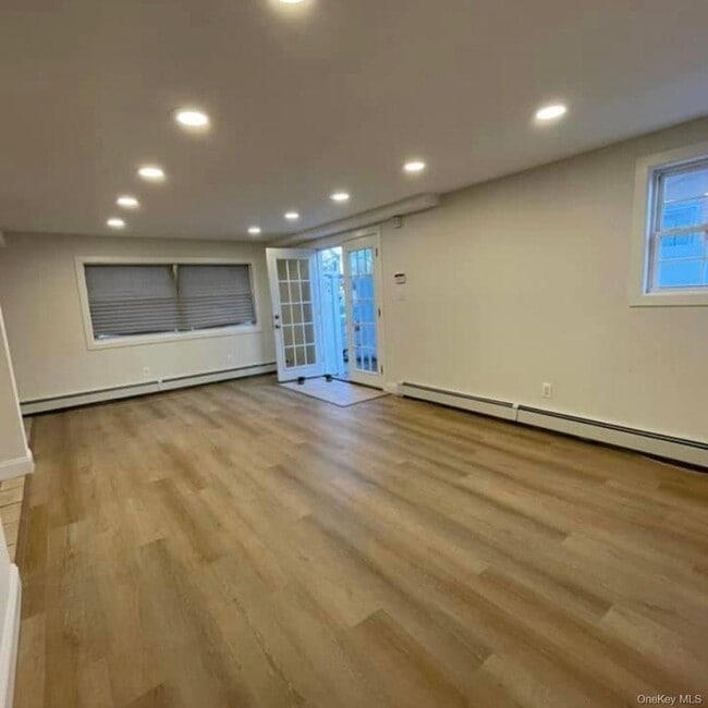Building Photo - 102 Case Ave