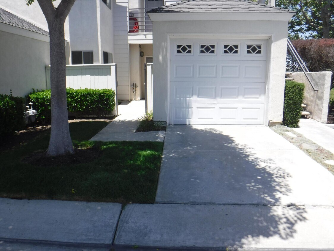 Attached 1 Car Garage - 24451 Lantern Hill Dr