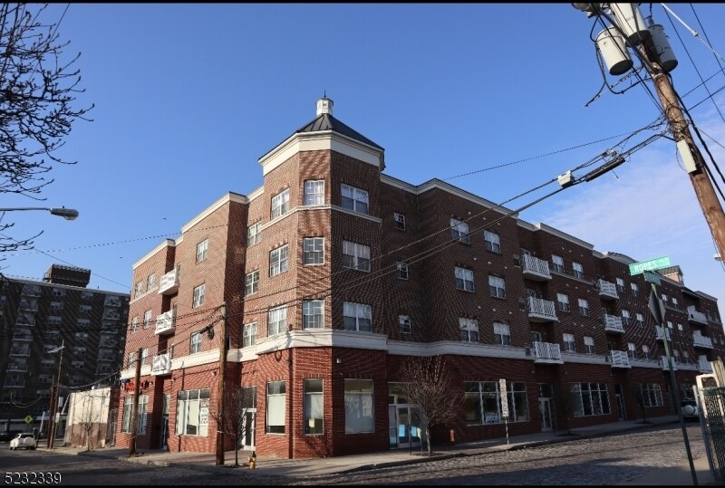 Primary Photo - 902 N 5th St