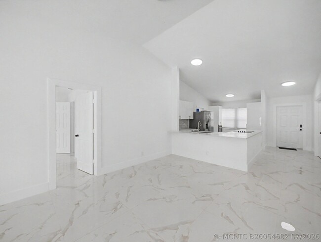 Building Photo - 8464 Lakepoint Ct