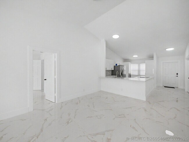 Foto del edificio - 8464 Lakepoint Ct