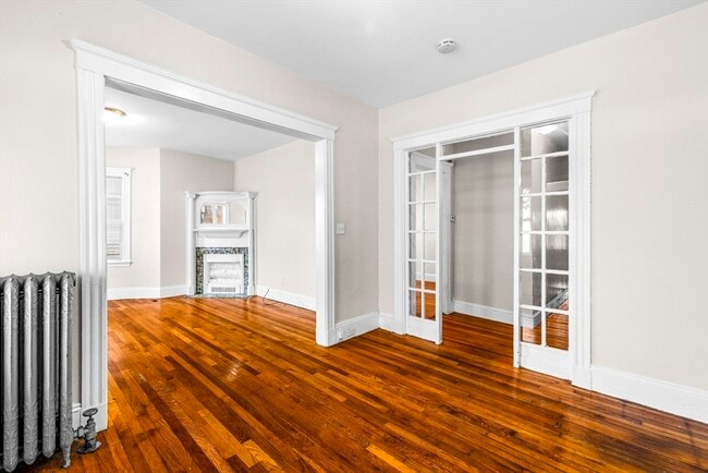 Building Photo - 27 Brinsley St