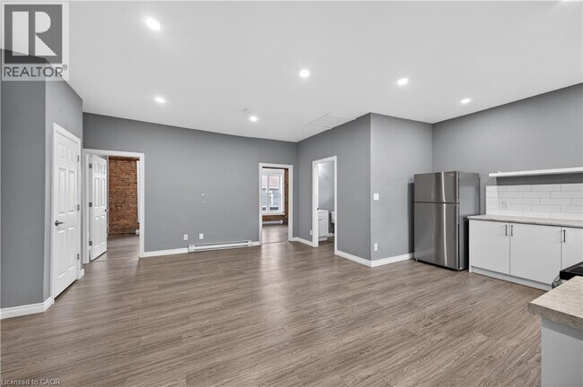 Photo du bâtiment - 12 Main St E