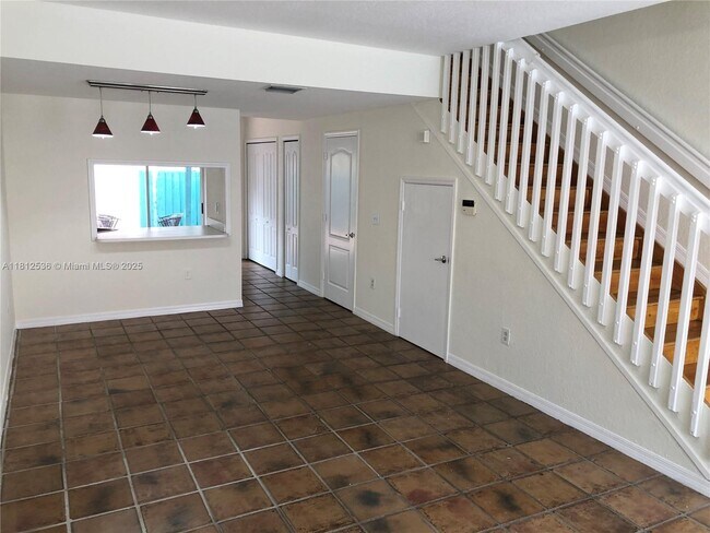 Foto del edificio - 9837 W Okeechobee Rd