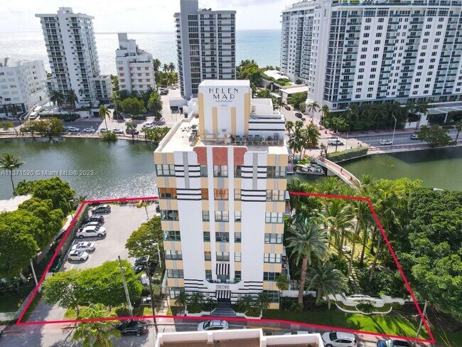 Foto del edificio - 2421 Lake Pancoast Dr