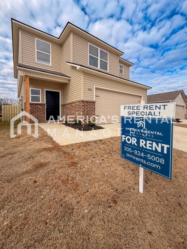 Foto del edificio - DEPOSIT PENDING!!!  Modern Two-Story Home with PRIVACY FENCE & Open Concept Design in Decatur, AL...