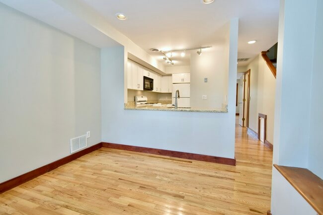 Building Photo - 39E Bellis Cir