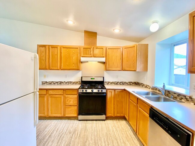Foto del edificio - Updated 2BD/1BA Duplex in Desired Yelm Nei...