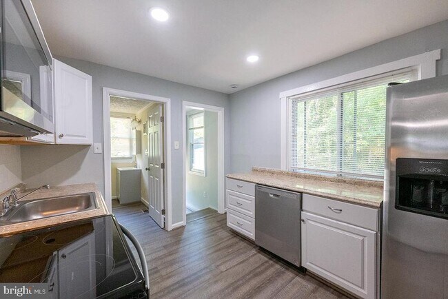 Foto del edificio - 8075 Solley Rd