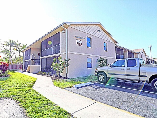 Foto del edificio - 5305 Summerlin Rd