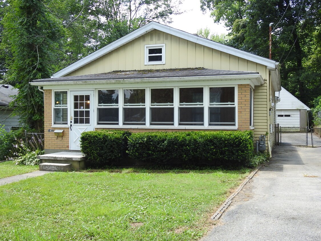 Primary Photo - 1402 Huntoon Ave