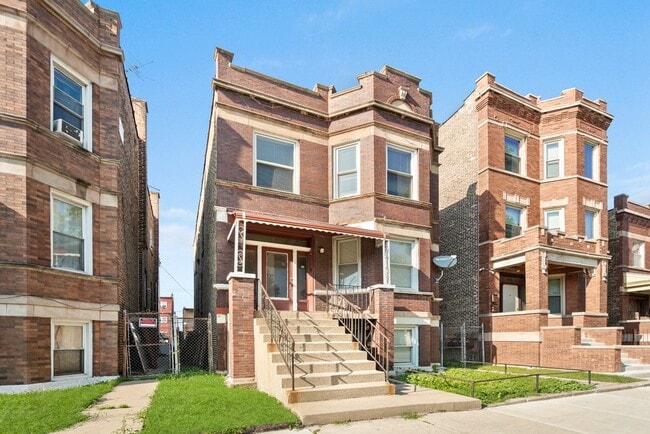 Building Photo - 4116 W Cermak Rd