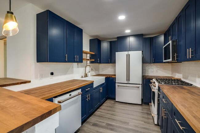 Foto del edificio - 1043 Springdale Rd