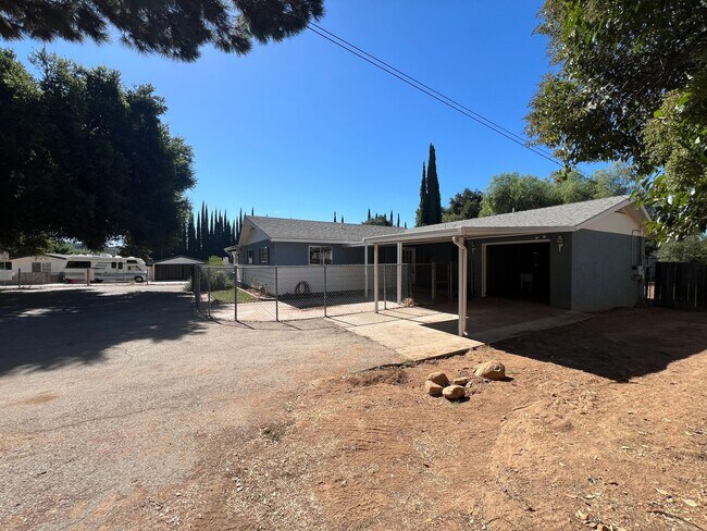 Building Photo - 935 Tico Rd