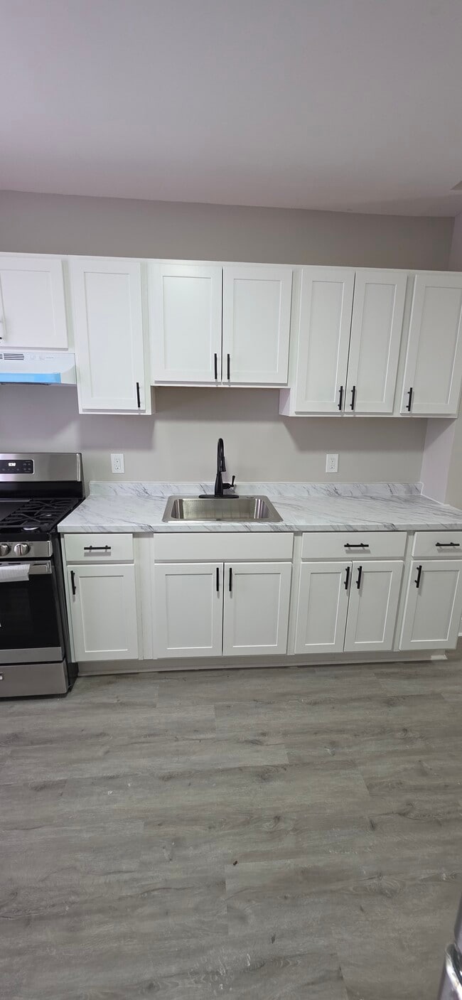 Building Photo - 707 N Port St