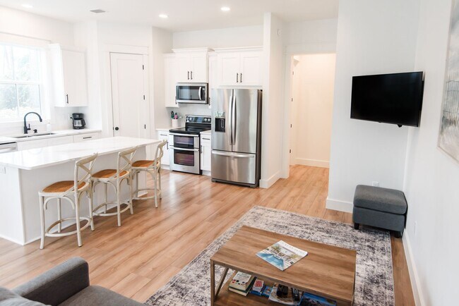 Building Photo - Elegant 4-Bedroom Home in Lakeside at Blue Mountain Beach!