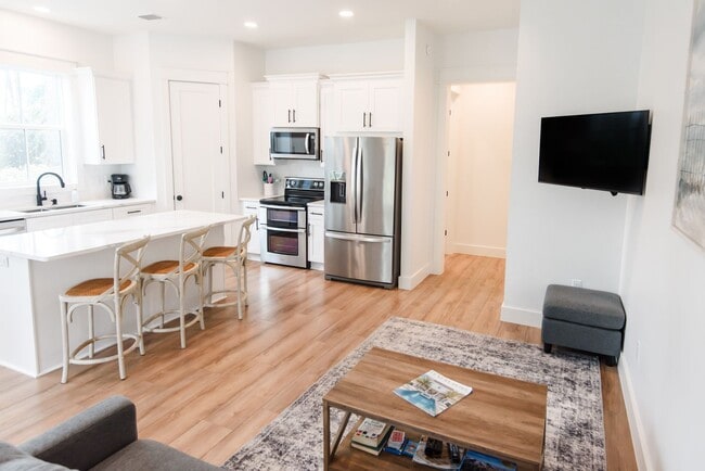 Foto del edificio - Elegant 4-Bedroom Home in Lakeside at Blue...