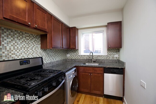 Building Photo - 696 Elm Plz