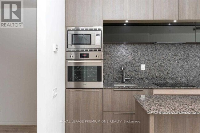 Building Photo - 88 Blue Jays Way