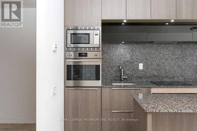 Photo du bâtiment - 88 Blue Jays Way