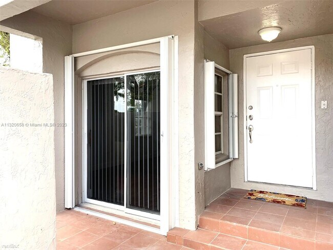 Building Photo - 3 br, 2.5 bath Townhome - Sunset Harbour