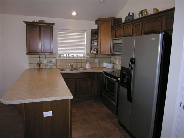 Building Photo - 556 La Salle Dr