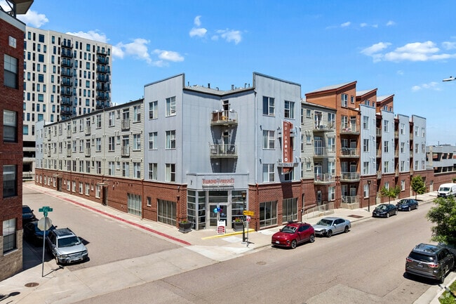 Building Photo - Diamond at Prospect