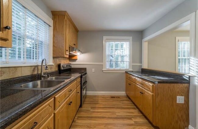 Foto del edificio - 6615 Forest Hill Ave