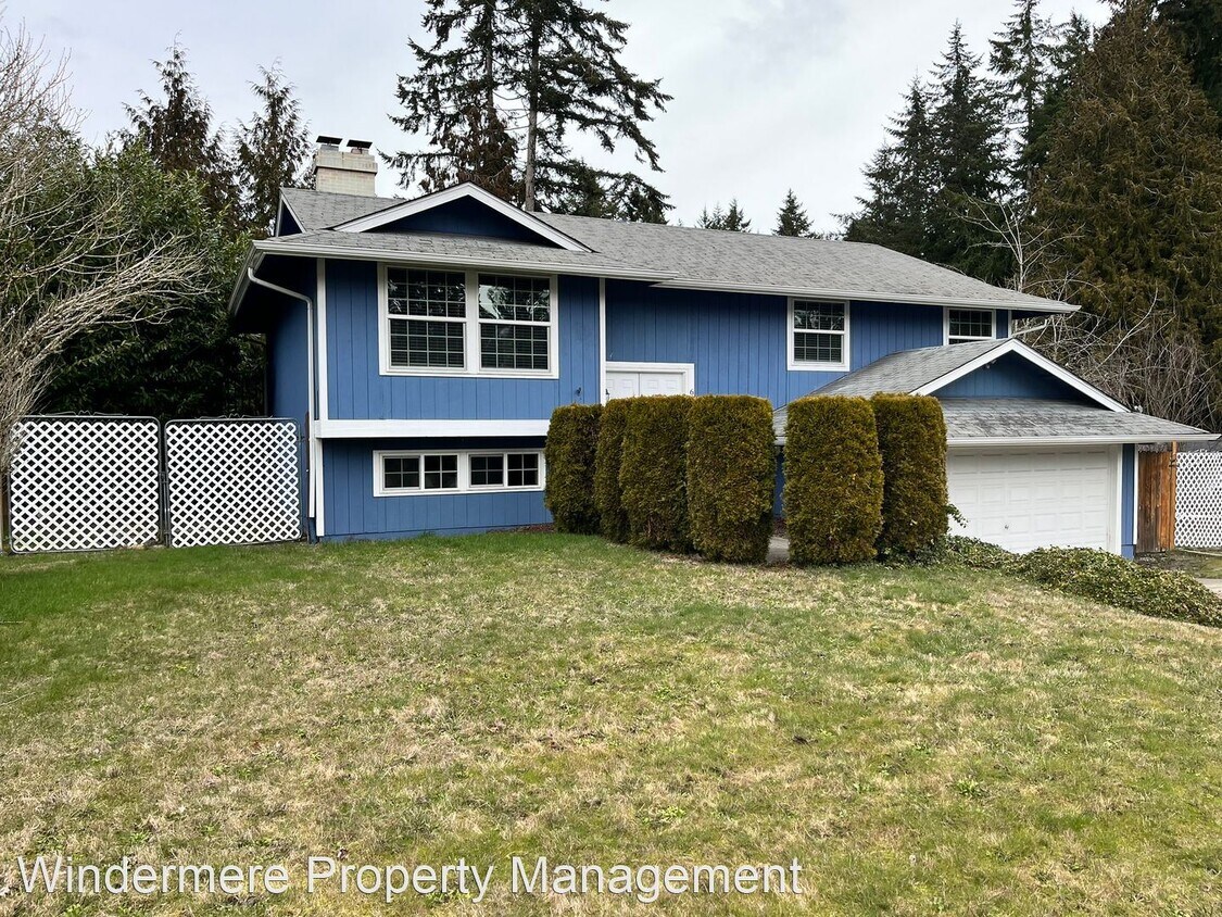 4 br, 2 bath House 627 NE Conifer Drive House Rental in Bremerton