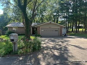 Building Photo - 4200 Navajo Ct