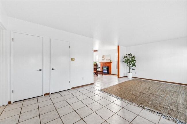 Building Photo - 6682 Alexandria Dr