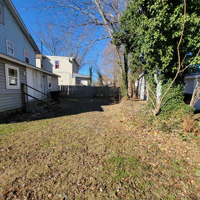 Building Photo - 519 E Isabella St