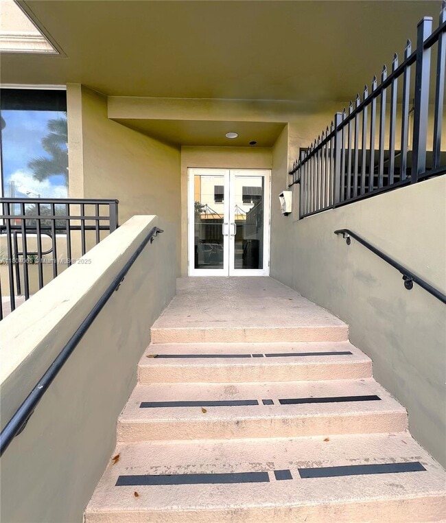 Building Photo - 120 SW 37th Ave