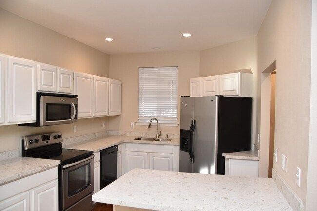 Foto del edificio - 4 Bedroom 2.5 Bath University Place Home i...