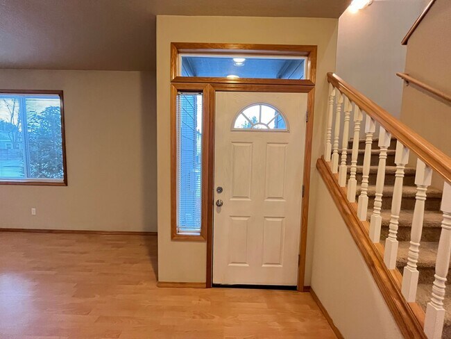 Building Photo - Charming Woodstock 4-Bed, 2.5 Bath Home wi...