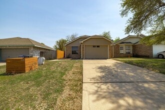 Building Photo - 820 Mica Ln