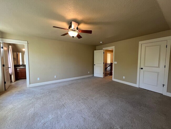 Building Photo - Spacious 3 Bedroom Home in Hood River