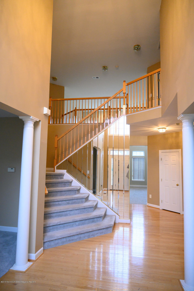 Building Photo - 1374 Bridport Dr