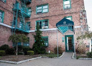 Building Photo - 118 Ravine Ave