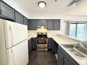 Building Photo - 1204 Whitney Ave
