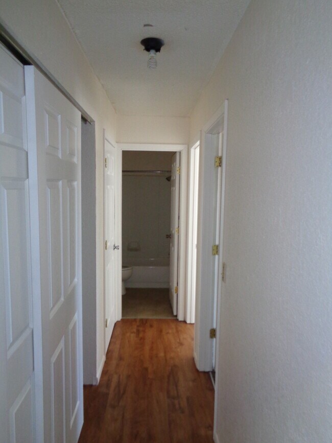 Building Photo - 808 E Evergreen Ave