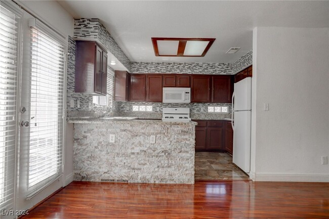 Foto del edificio - 4501 Heavenly Love Way