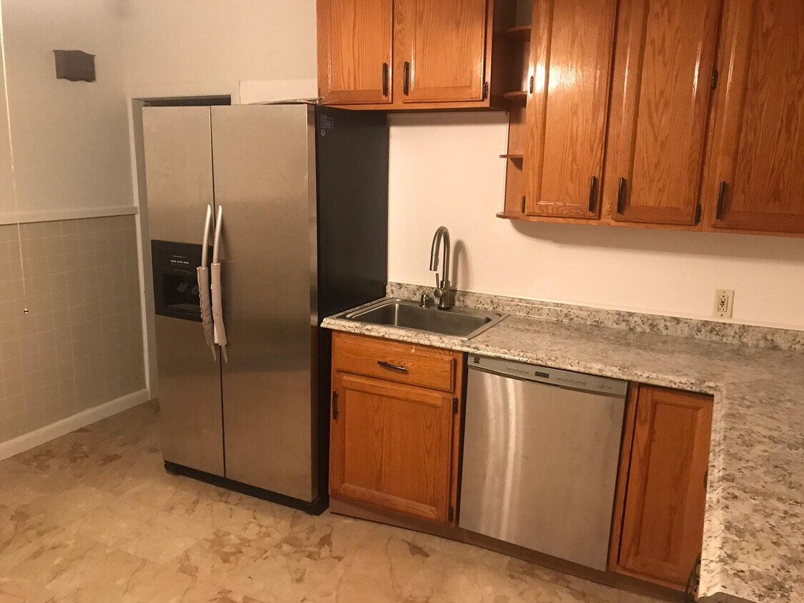Kitchen - 4 Maple Ave