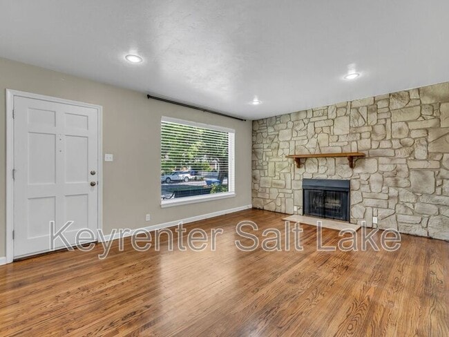 Building Photo - 965 MacFarland Dr