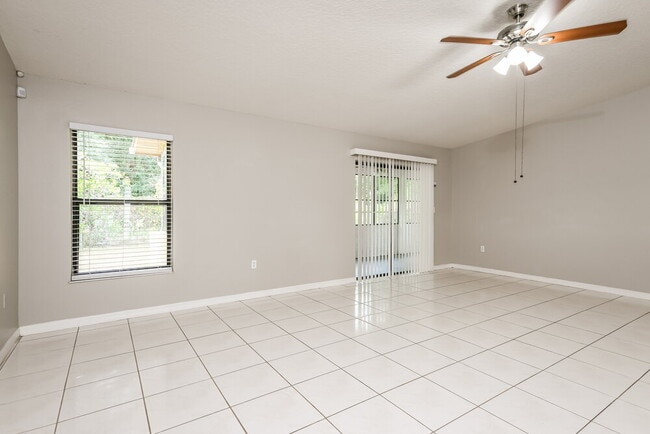 Building Photo - 805 Mountbatten Ln